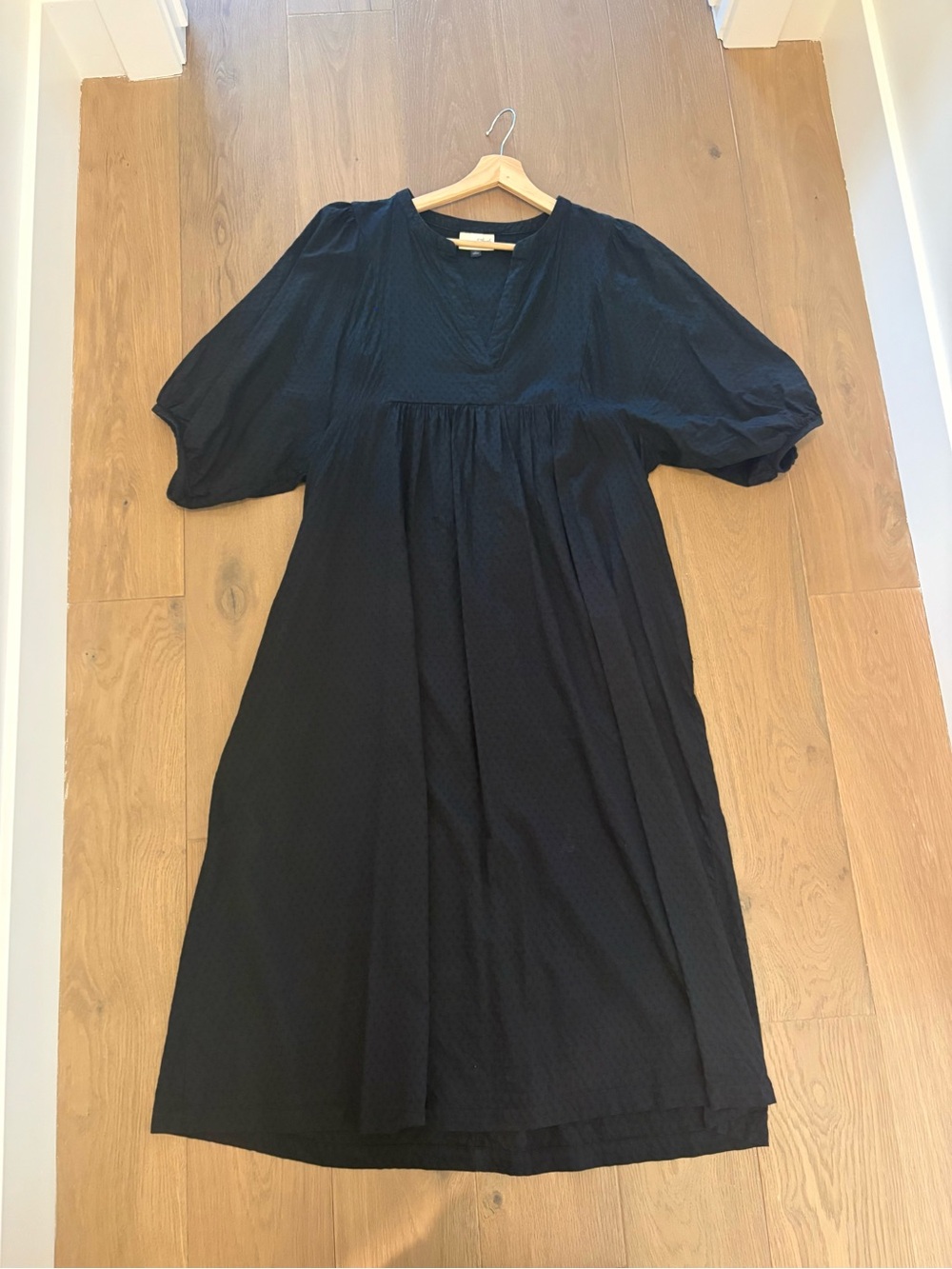 Universal Thread Black Puff-Sleeve Midi Dress